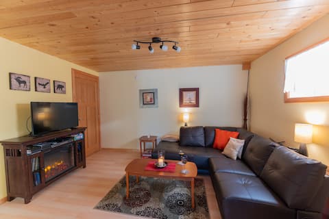 Top Airbnb: Bearberry Meadows - Goslin Suite in Fraser Fort George