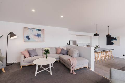 Top Airbnb: Beautiful 3 BDR Heritage House, 5 Star Location in Launceston