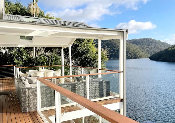 NINE at Berowra Waters, waterfront house, hot tub