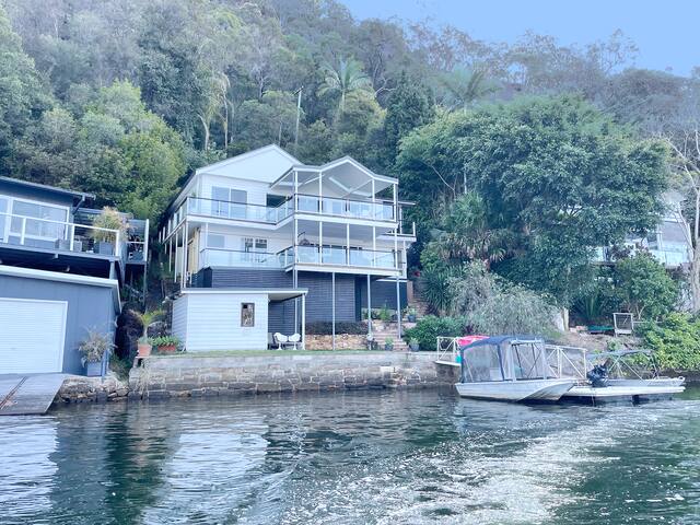 NINE at Berowra Waters, waterfront house, hot tub gallery image 3