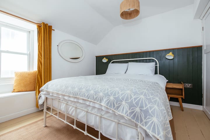 Queen size bed and window seat.
