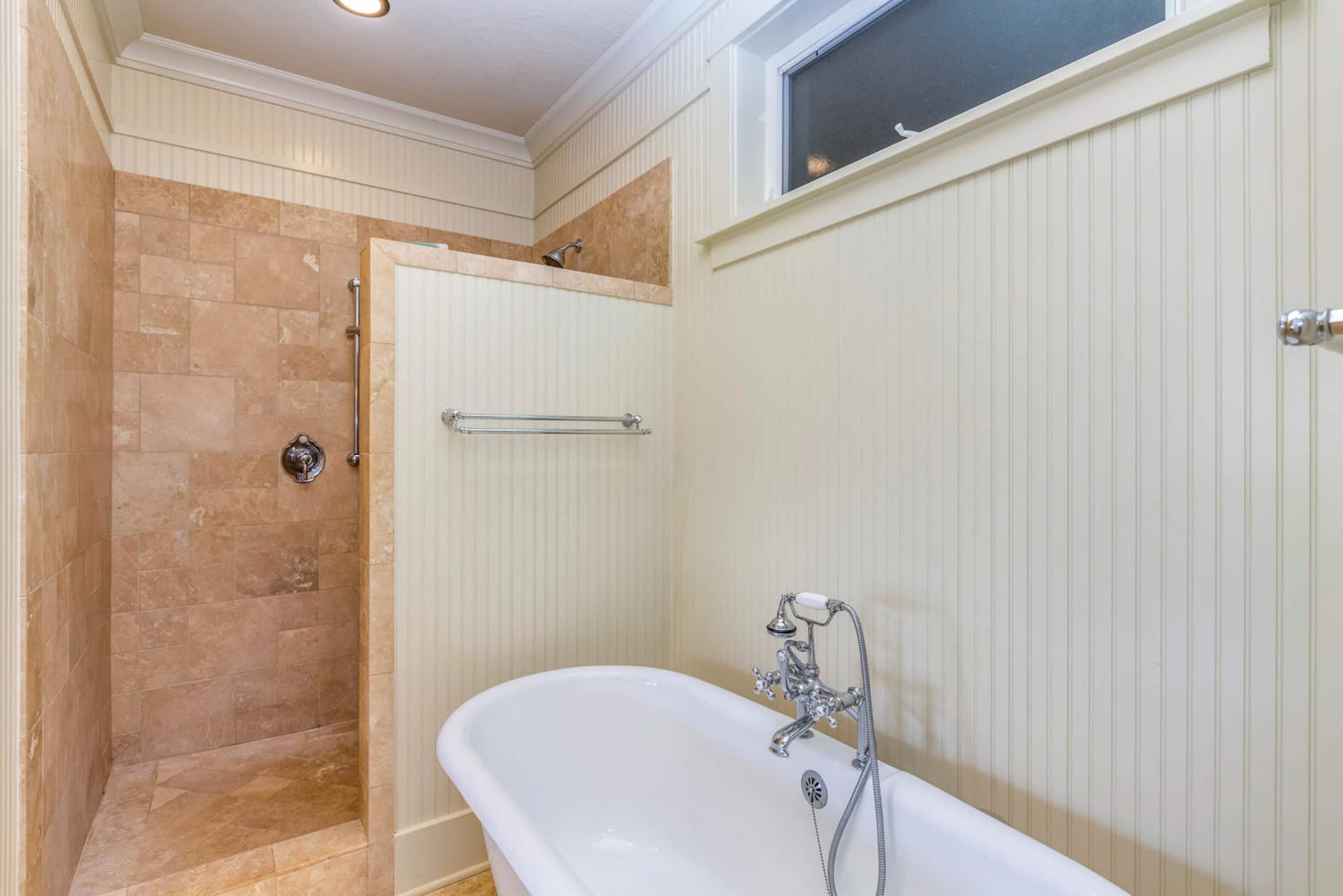 Condo in Koloa · ★4.99 · 3 bedrooms · 7 beds · 3 private baths - Image 4