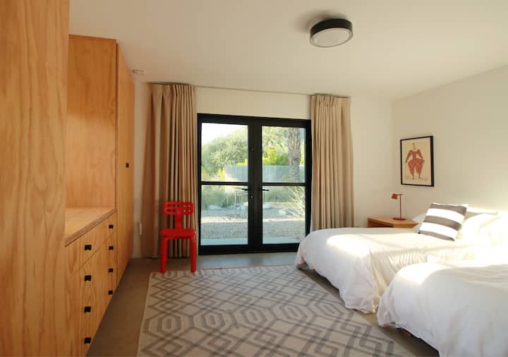 Втора спалня с две единични легла