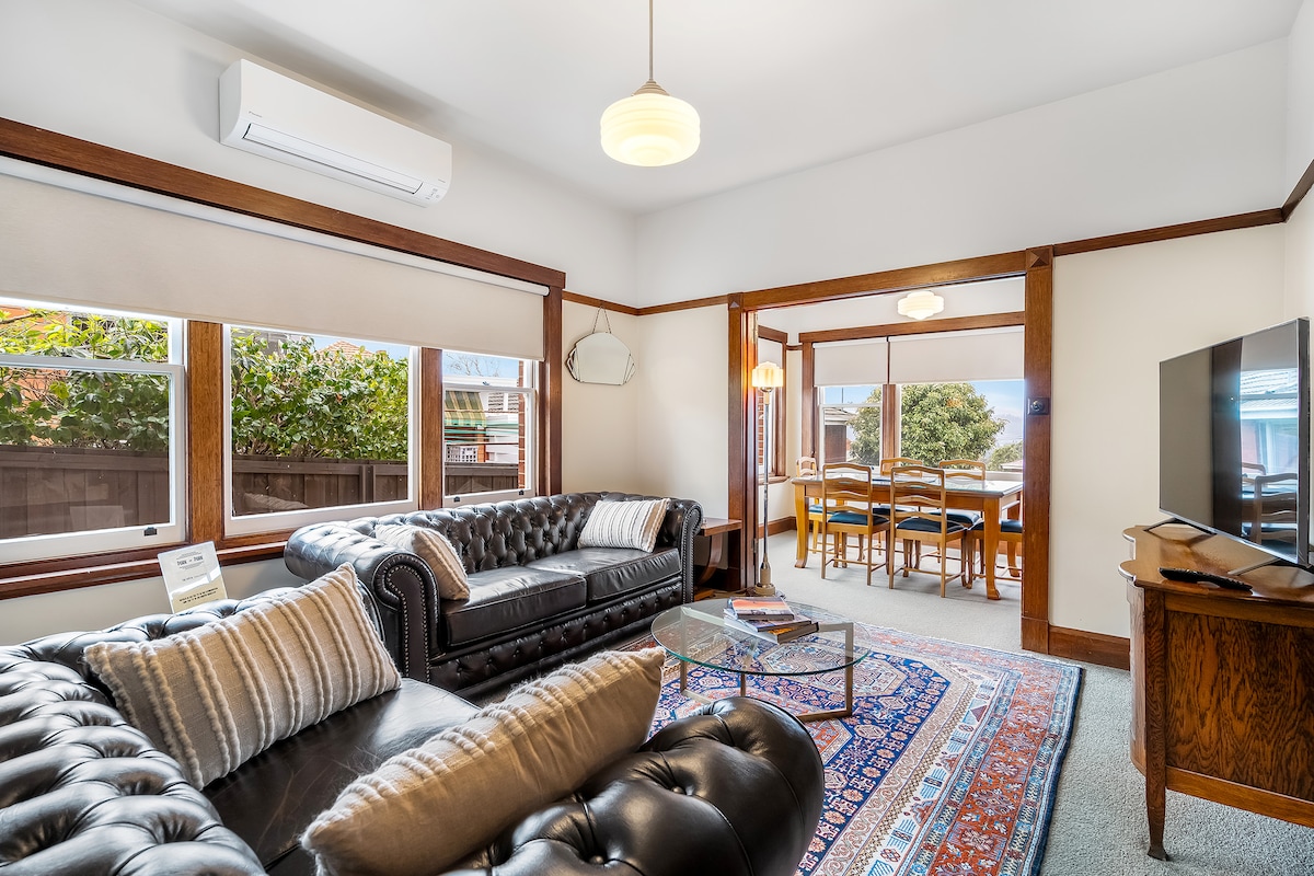 Top performing Airbnb: Park on Park (4 bedrooms, sleeps 7- 2.5 bathrooms) in City Of Hobart