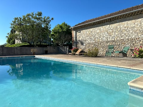 Gîte with private pool and aircon in quiet hamlet