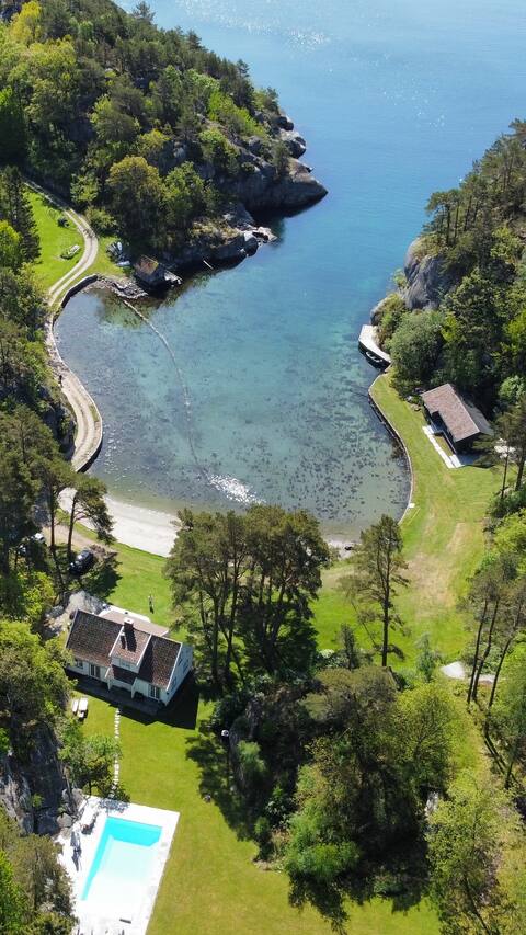 Breathtaking Beach Home w/Pool, Private Bay & Boat