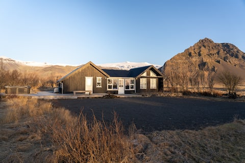 Grund Cabin with Mountain and Glacier view