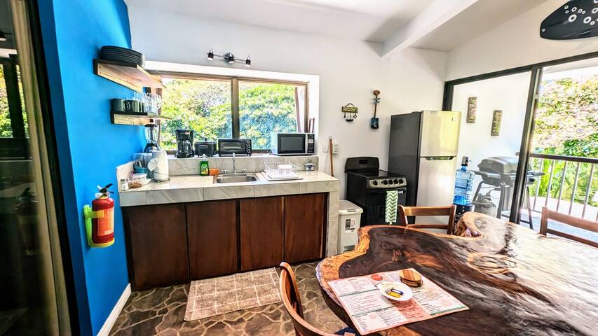 Beachfront 2-Bedroom, W/Private Balcony/Beach View