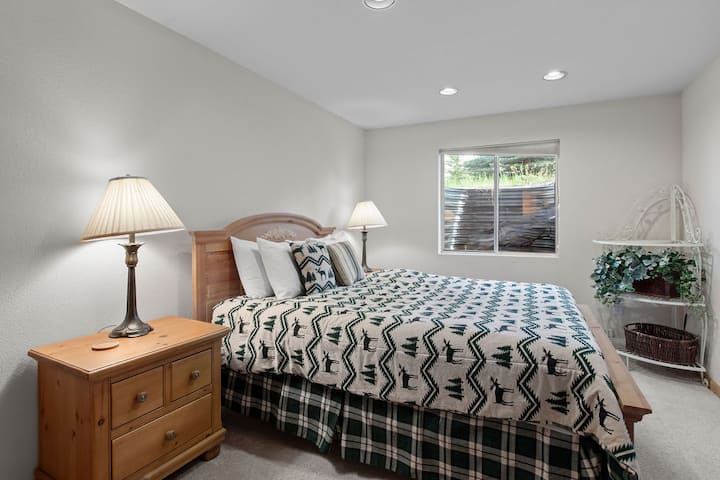 ห้องควีนไซส์ชั้นใต้ดินวอล์คเอาท์ 