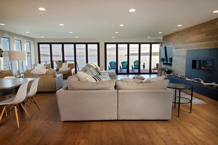 Modern Luxe Beachfront W/ Pool & Spa - 7 Cedars Sequim Casino