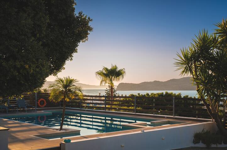 Seaview Garden Villa, Heated pool & Sauna gallery image 4