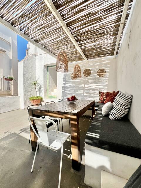 The Artist’s Hydeaway - in the old town