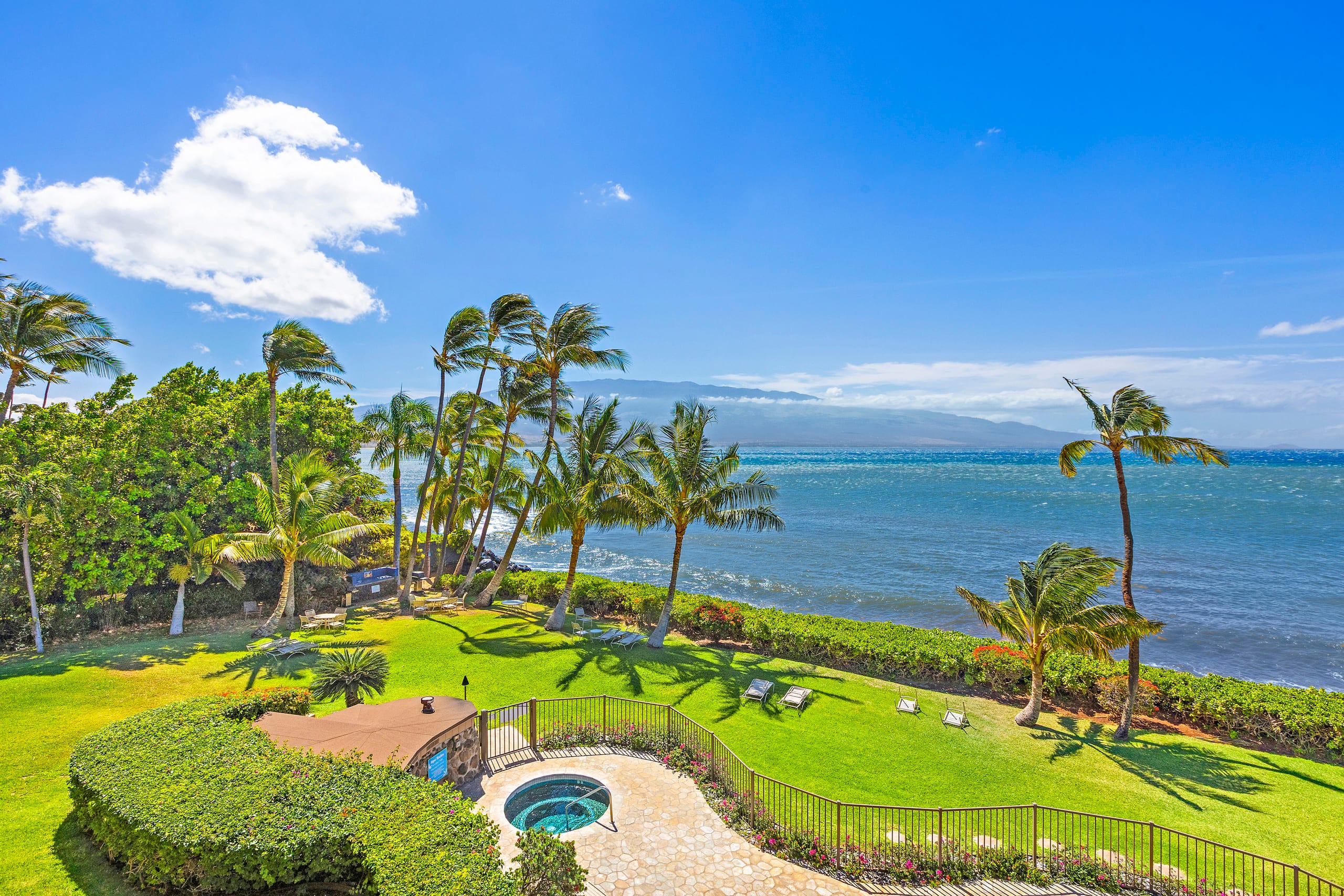 Breathtaking, FRONT ROW seat to the azure Pacific - Image 25