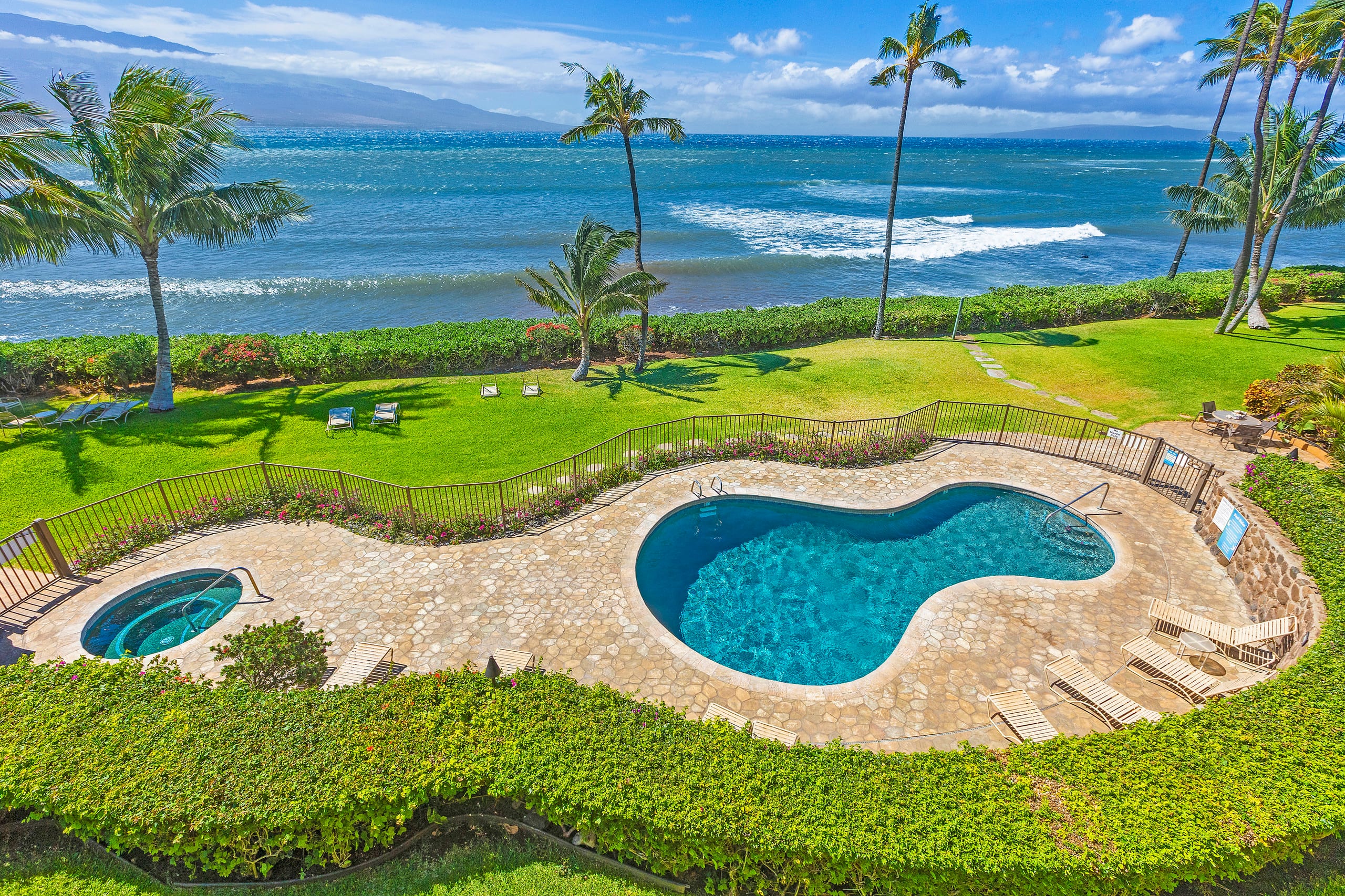 Breathtaking, FRONT ROW seat to the azure Pacific - Image 23