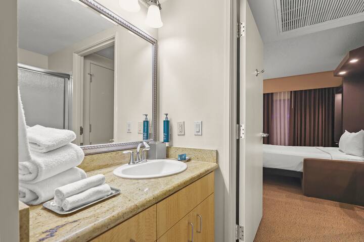 Polo Towers Suites/Villas- 2 bdrm on strip gallery image 5