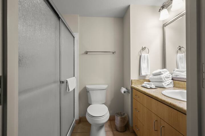 Polo Towers Suites/Villas- 2 bdrm on strip gallery image 3