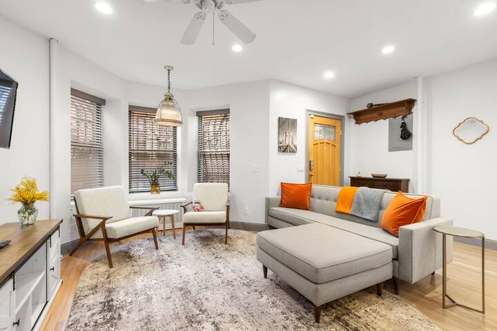 2-bedroom in Upper West Side: Private Entrance gallery image 5