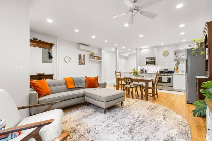 2-bedroom in Upper West Side: Private Entrance gallery image 4