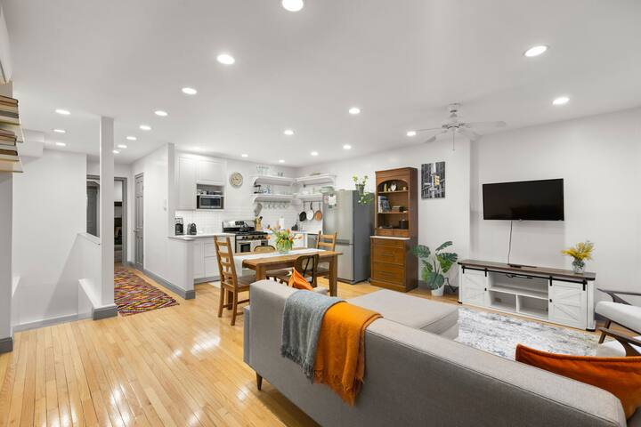 2-bedroom in Upper West Side: Private Entrance gallery image 3