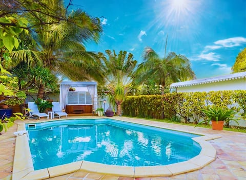 Family 4* Villa w/ Pool & Jacuzzi Near Beach