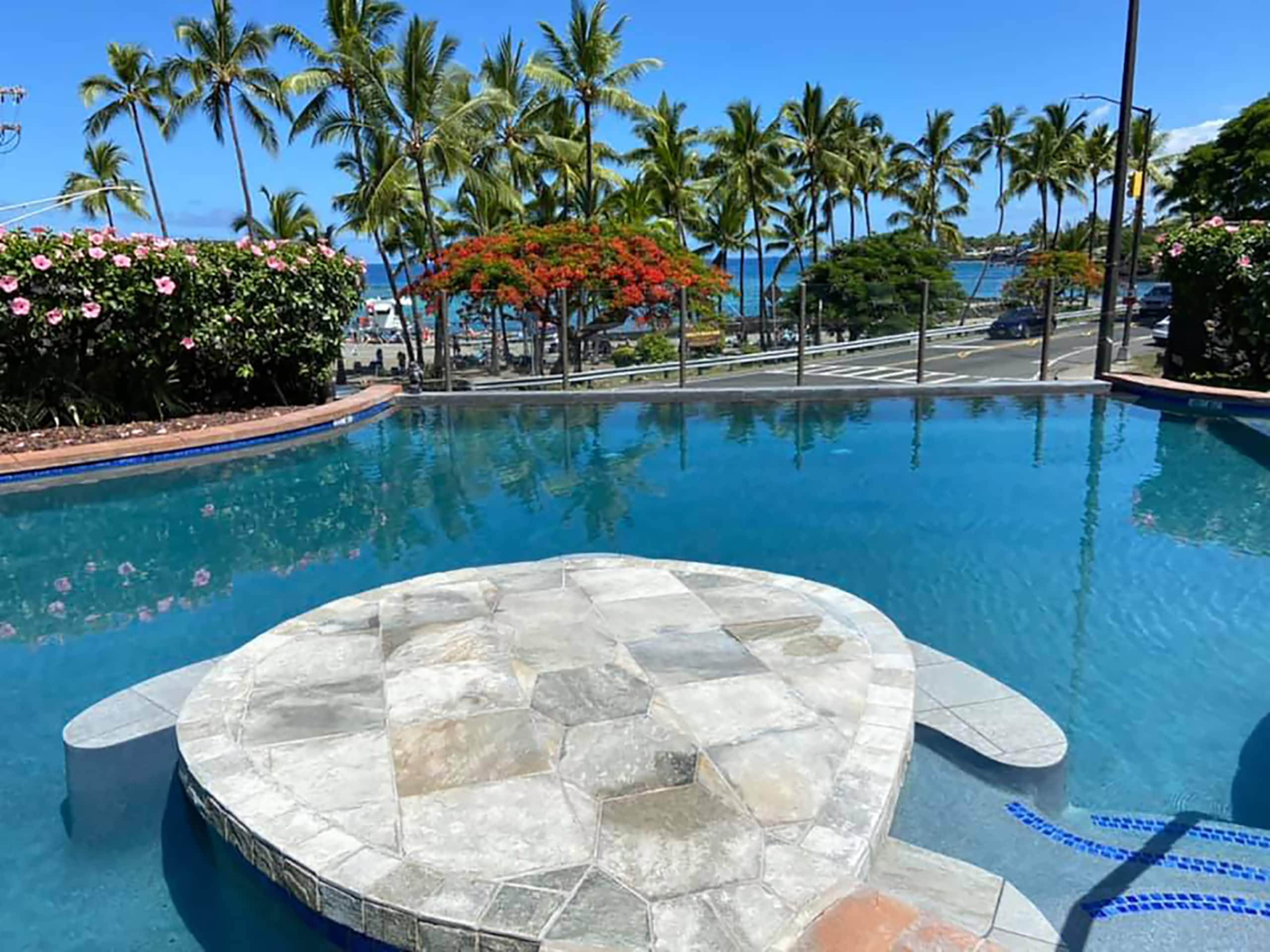 Condo in Kailua-Kona · ★4.94 · 2 bedrooms · 3 beds · 2 baths - Image 27