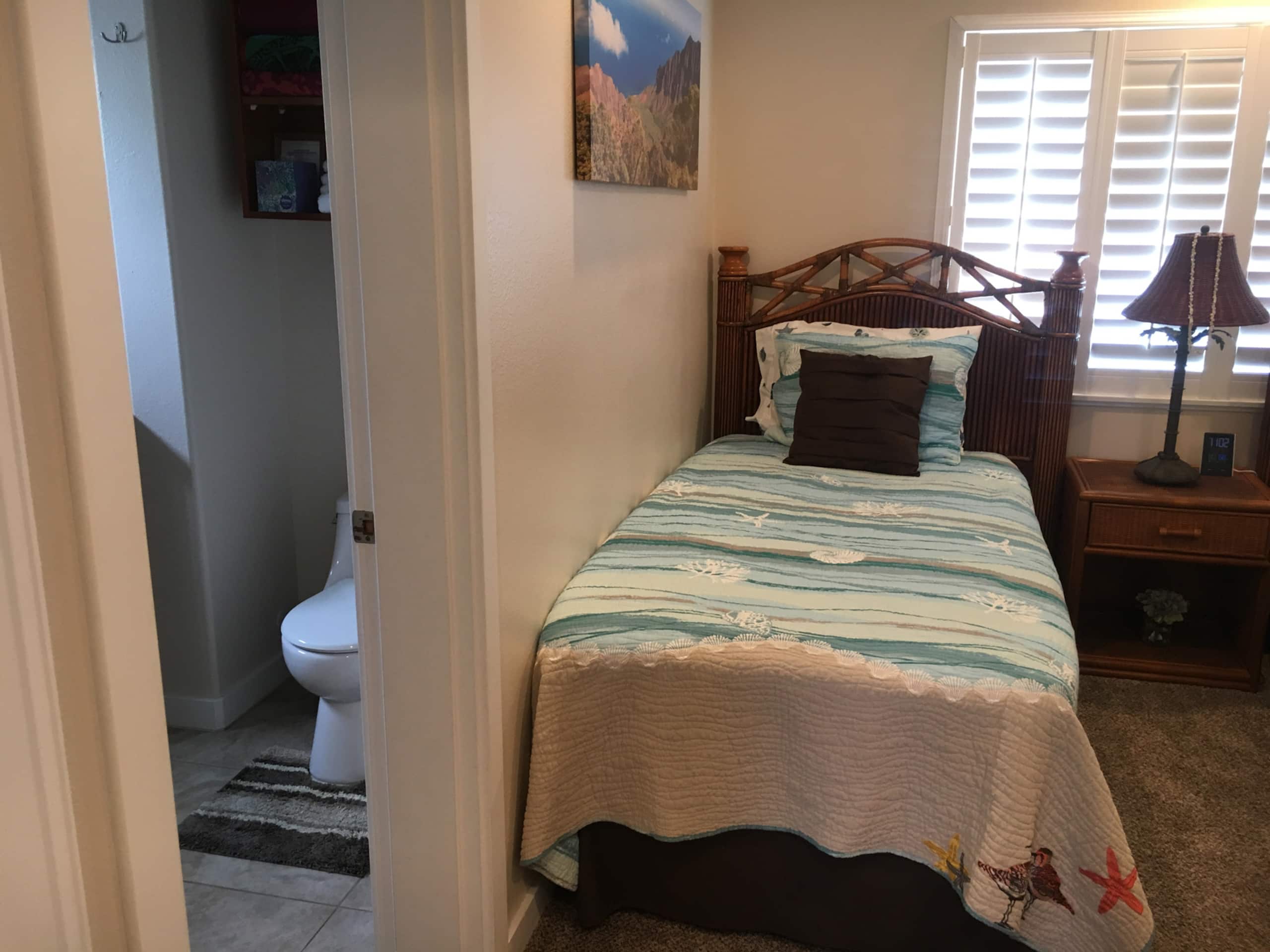 Condo in Kailua-Kona · ★4.94 · 2 bedrooms · 3 beds · 2 baths - Image 15