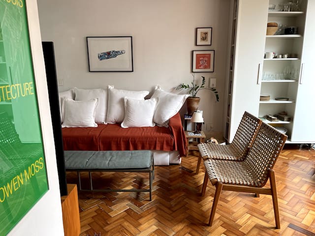 Charmoso apt na Gávea – estilo casa, com jardim!