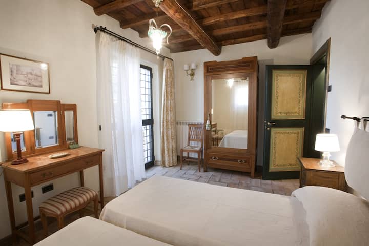 ห้องนอนที่ 2 สามารถมีเตียงเดี่ยว 2 เตียงหรือเตียงคู่ 1 เตียง