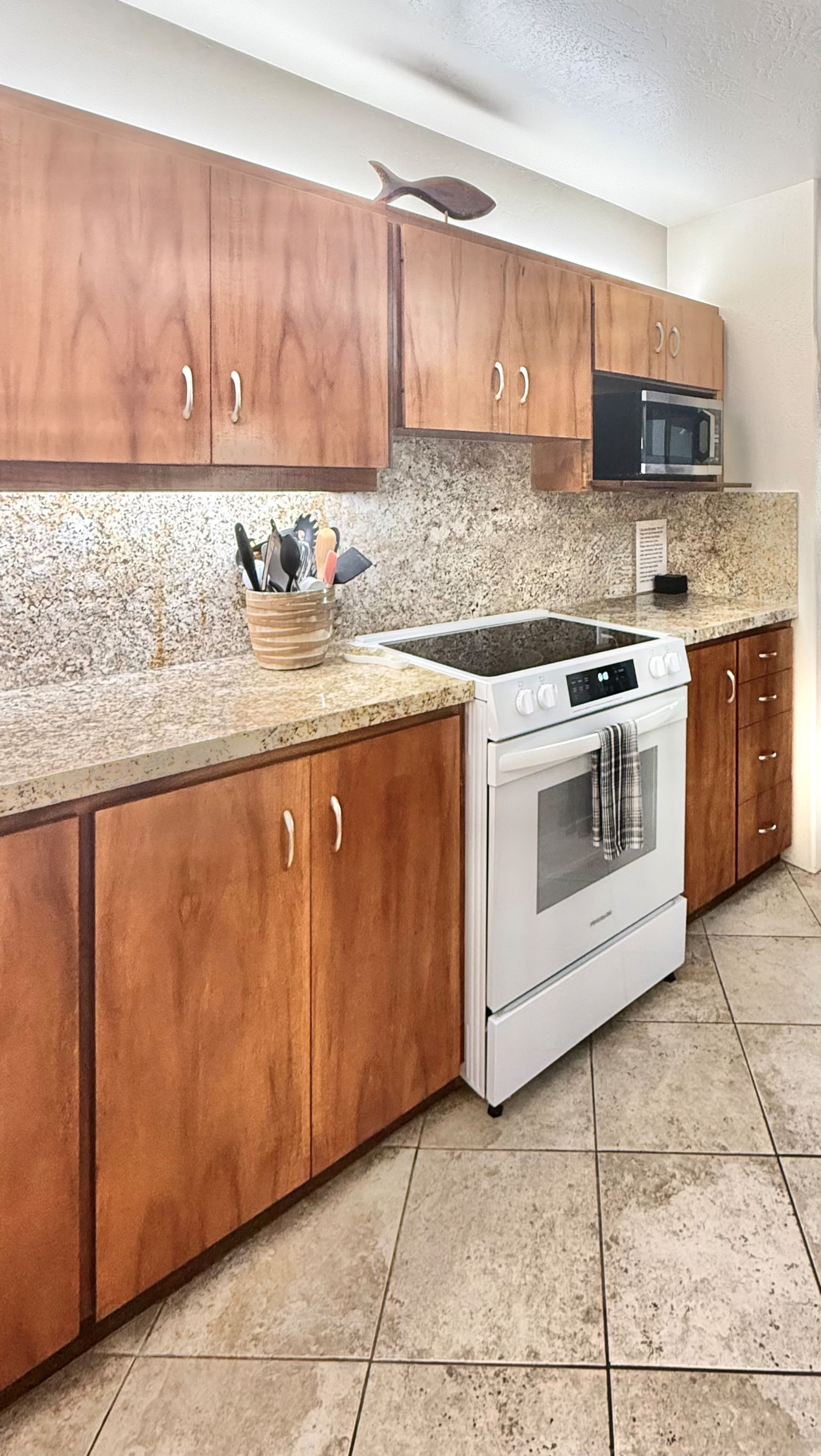 Condo in Kailua-Kona · ★4.88 · 3 bedrooms · 4 beds · 2.5 baths - Image 20