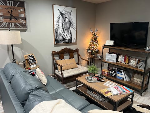 Successful Airbnb property: The Country Cottage-Farm Pets,Pool,Peaceful Escape in Weatherford