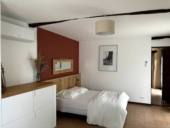 Verlenging van het huisje:  slaapkamer nr.3: een tweepersoonsbed + 2 eenpersoonsbedden
Toegang via badkamerhal #3