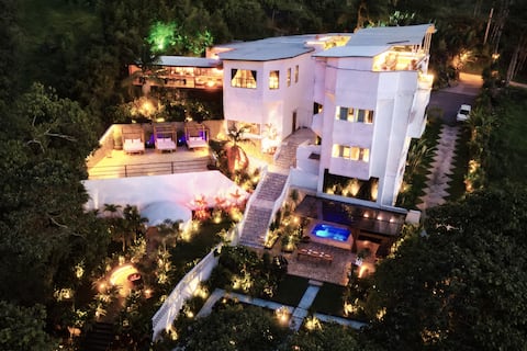 Luxury Mansion in Poblado/disco/2pools/Jacuzzi/AC