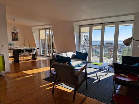 Successful Airbnb property: Big terrace apartment - Graça in São Vicente