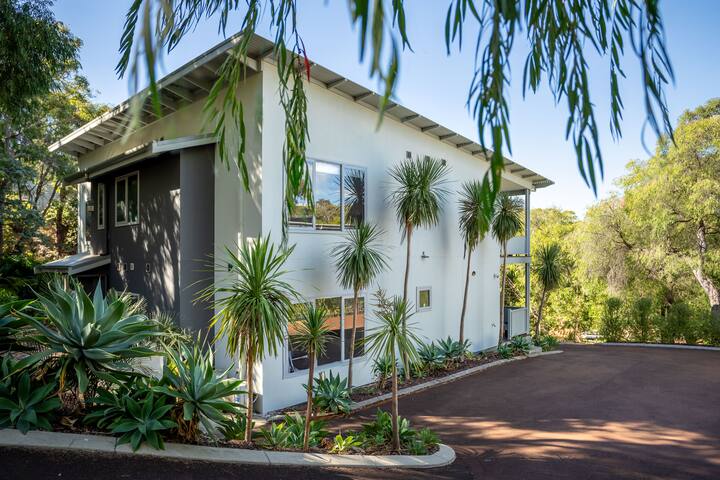 Twilight I Private Properties gallery image 2