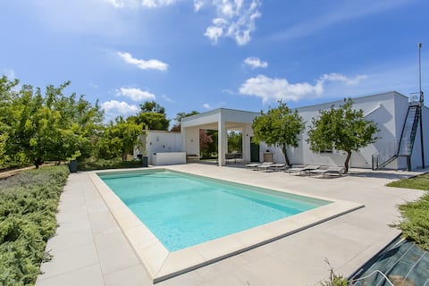 Country villa with heated pool & splendid garden