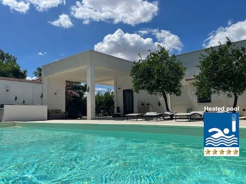 Peaceful escape, heated pool, perfect location