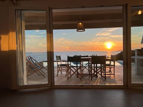 Top Airbnb: Private Infinity Pool Villa · Sea View in Sant Lluís