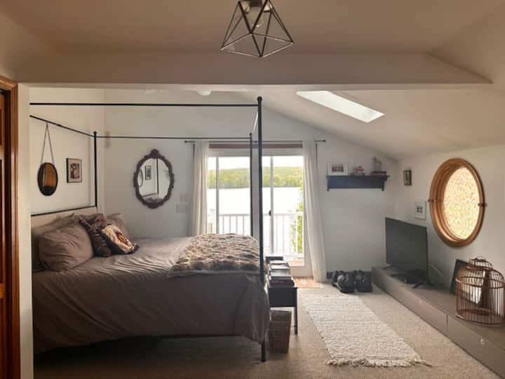 King Size Bedroom with Balcony