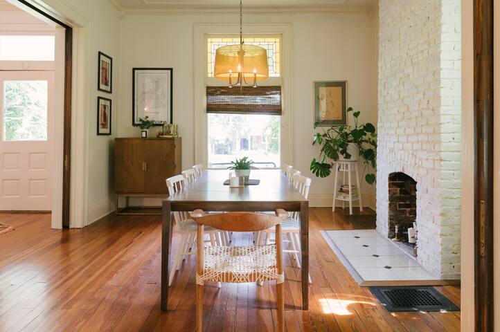 Historic Gem: 4 BR with POOL, walk to all hotspots gallery image 5