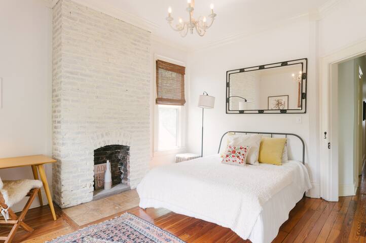 Historic Gem: 4 BR with POOL, walk to all hotspots gallery image 4