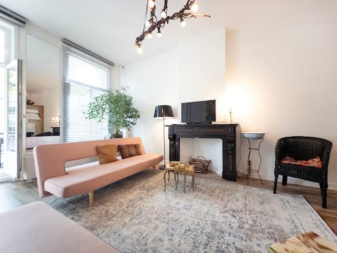 Successful Airbnb property: Stylish Second Storey B&B the Pijp, Amsterdam in Van Der Helstpleinbuurt