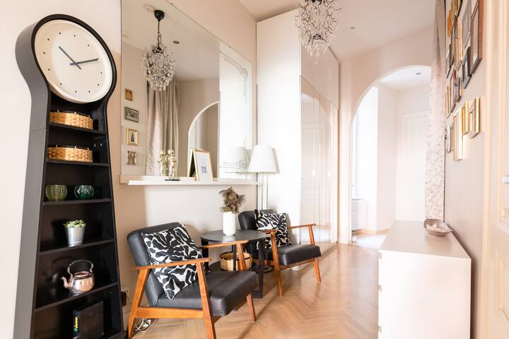 Fabulous five-room Apartment next to City Center gallery image 5