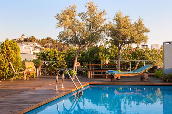 Penthouse Heated Pool/AcropolisView/Ideal Location gallery image 4