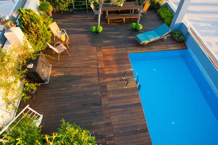 Penthouse Heated Pool/AcropolisView/Ideal Location gallery image 3