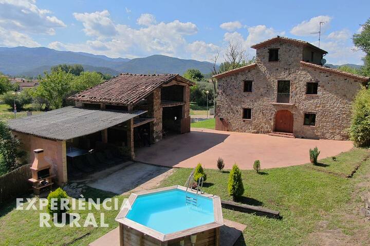 Masía de piedra en las afueras de Les Preses gallery image 3