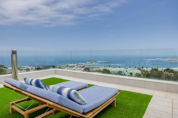 Stunning Ocean Villa Rooftop Jacuzzi, Solar Backup gallery image 4