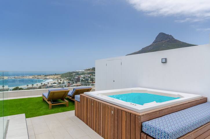 Stunning Ocean Villa Rooftop Jacuzzi, Solar Backup gallery image 3
