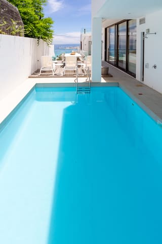 Stunning Ocean Villa Rooftop Jacuzzi, Solar Backup gallery image 2