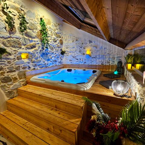 Cozy chalet with private Jacuzzi