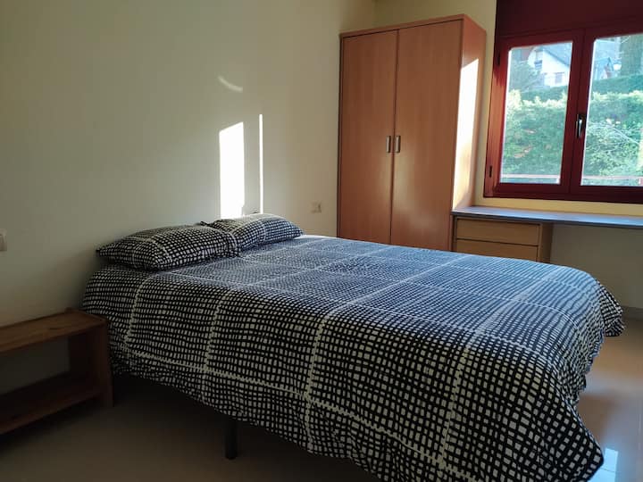 سرير بحجم كبير، أرملة تطل على تاراس